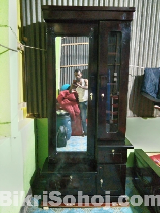 খাট আর ড্রেসিং টেবিল